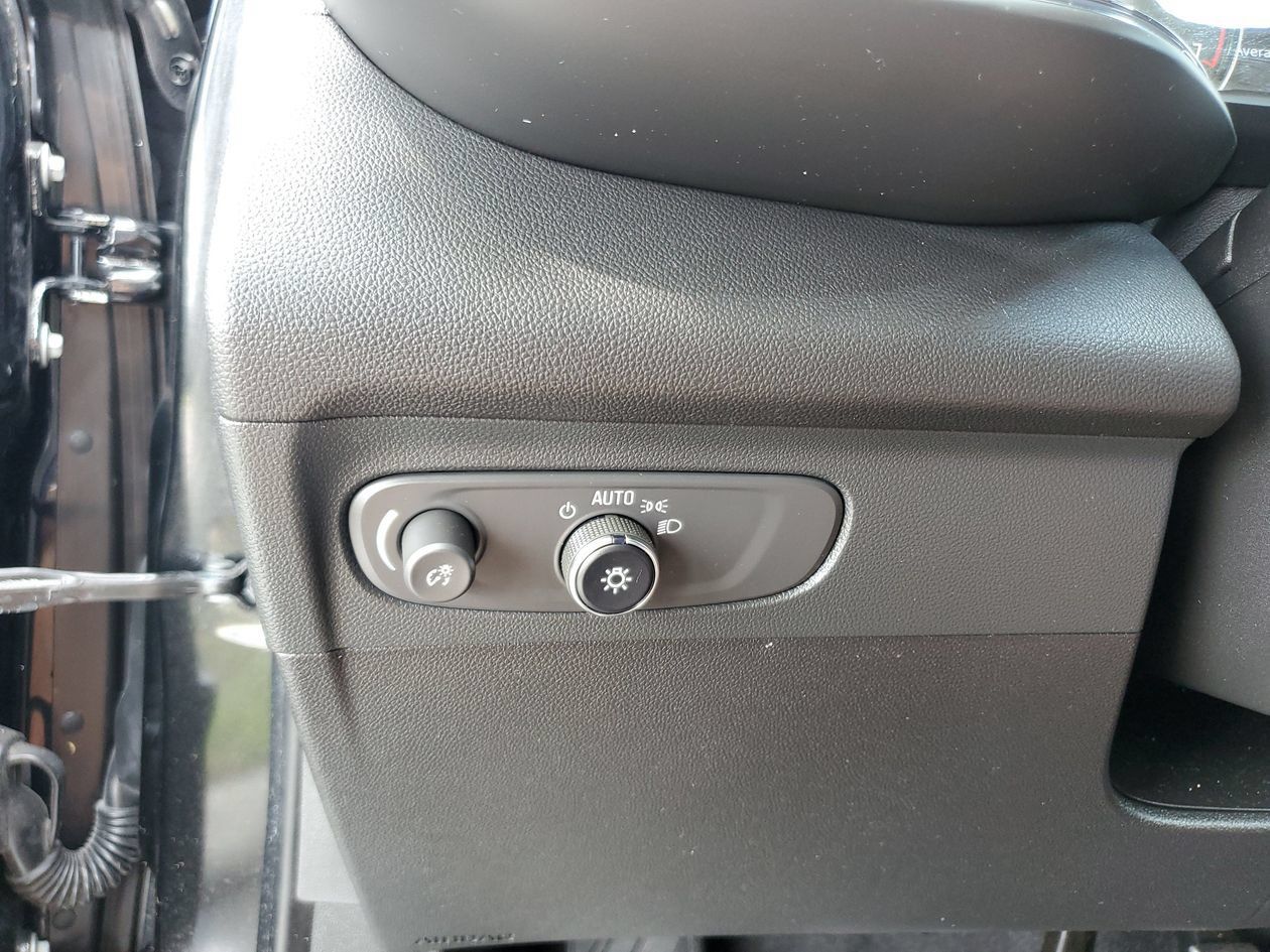 Used 2023 Buick Envision Essence w/ Sport Touring Package AWD/4WD image 29