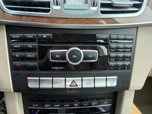 Used 2014 Mercedes-Benz E 350 4MATIC Sedan image 23
