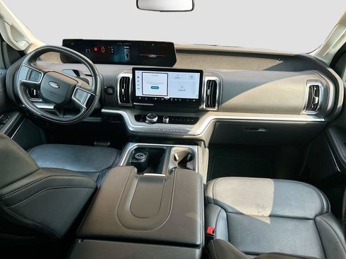 Used 2025 Ford Expedition Platinum AWD/4WD image 18