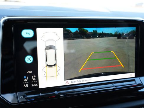 Used 2025 Volkswagen Atlas Cross Sport SE image 12