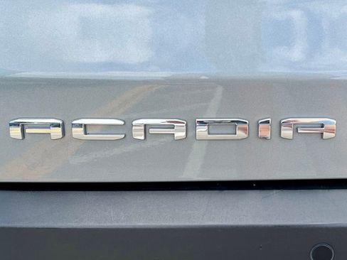 Used 2023 GMC Acadia SLT image 12