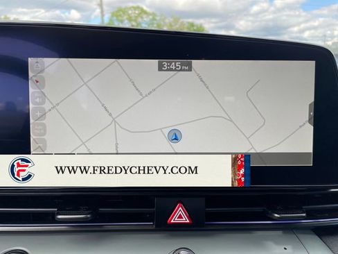 Used 2025 Hyundai Elantra Limited FWD image 19