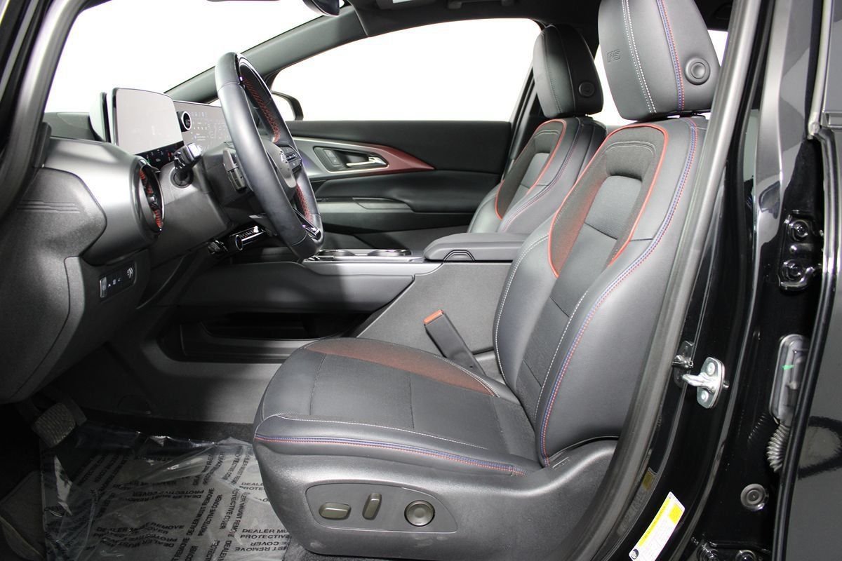 Used 2024 Chevrolet Equinox EV RS FWD image 7