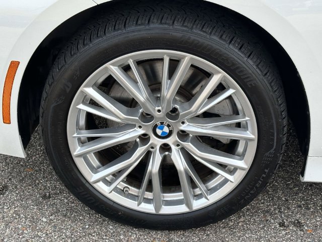 Certified 2024 BMW 330i xDrive Sedan w/ Premium Package AWD/4WD image 12
