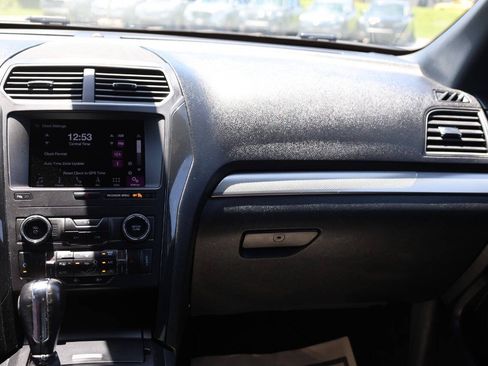 Used 2019 Ford Explorer XLT w/ Equipment Group 202A AWD/4WD image 25