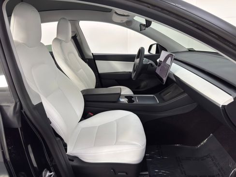 Used 2021 Tesla Model Y Long Range image 16