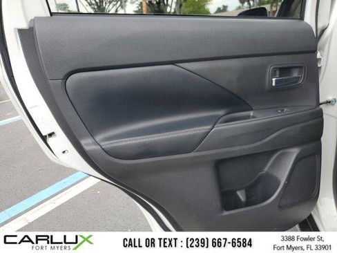 Used 2020 Mitsubishi Outlander SE image 16