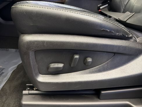 Used 2018 Chevrolet Suburban LT image 12