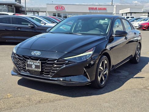 Used 2022 Hyundai Elantra Limited w/ Cargo Package image 7