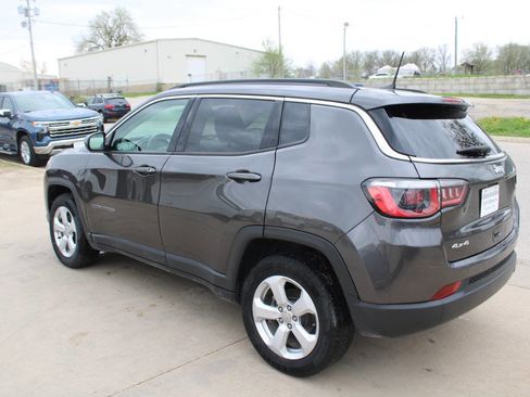 Used 2017 Jeep Compass Latitude w/ Popular Equipment Group AWD/4WD image 6