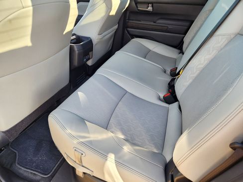 Used 2025 Toyota Tacoma Limited image 35