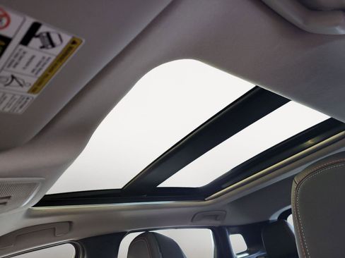 New 2026 Nissan Kicks SR w/ SR Premium Package image 18