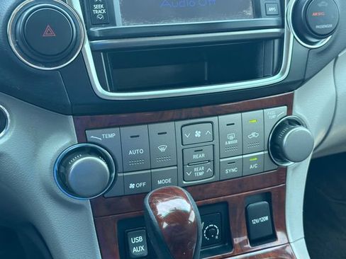 Used 2013 Toyota Highlander Limited FWD image 23