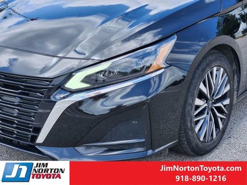 Used 2024 Nissan Altima 2.5 SV FWD image 10