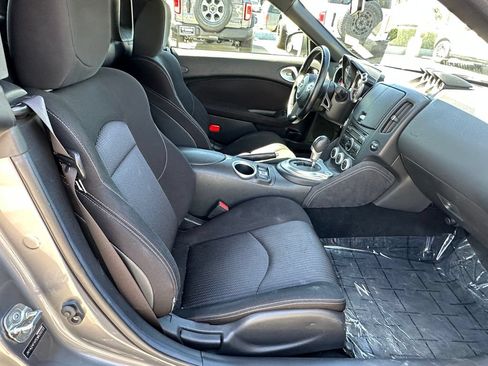 Used 2014 Nissan 370Z Roadster RWD image 16