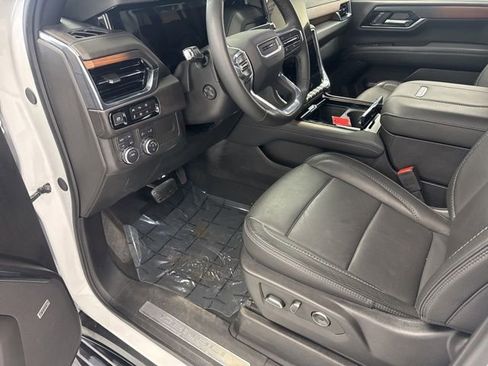 Used 2025 GMC Yukon Denali image 15