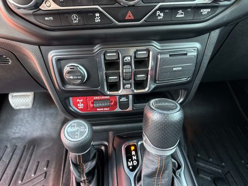 Used 2022 Jeep Gladiator Mojave w/ LED Lighting Group AWD/4WD image 26
