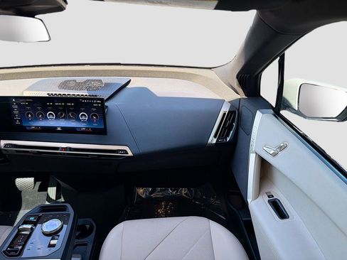 Used 2023 BMW iX xDrive50 w/ Sport Package image 20