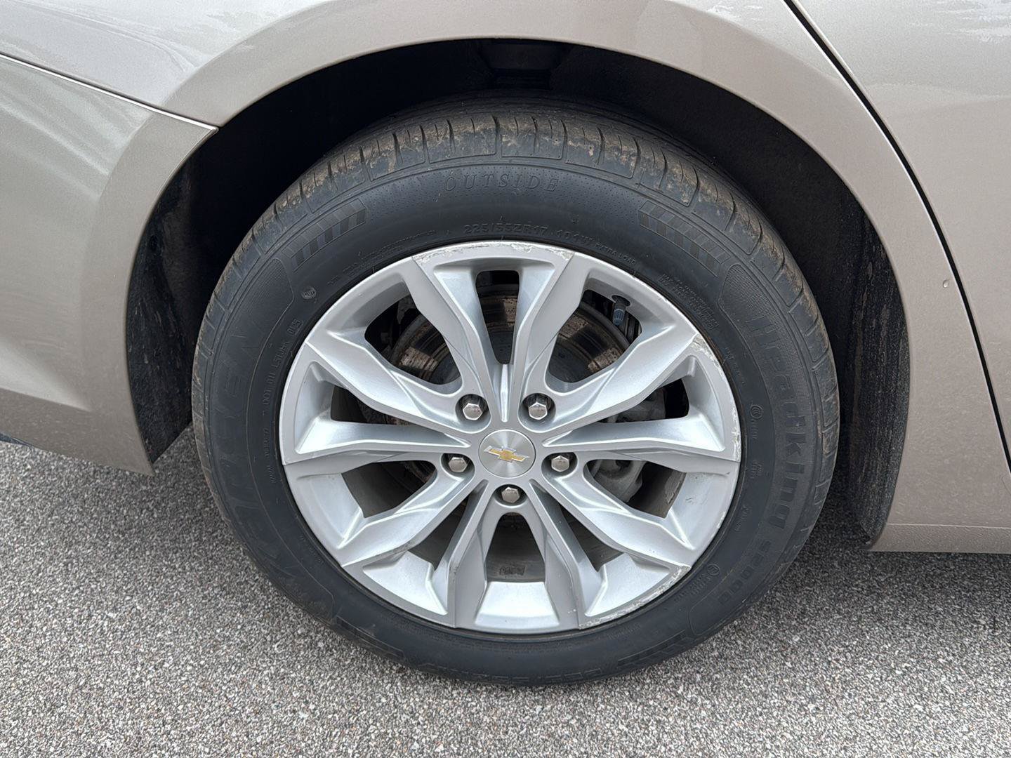 Used 2023 Chevrolet Malibu LT FWD image 13