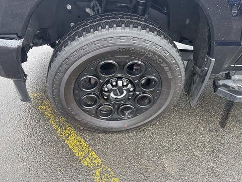 Used 2024 Ford F250 Lariat w/ Black Appearance Package image 9