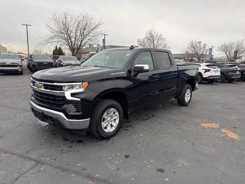 Used 2025 Chevrolet Silverado 1500 LT image 3