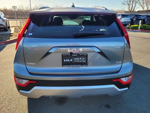 Used 2025 Kia Niro LX image 5