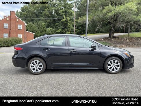 Used 2023 Toyota Corolla LE image 3