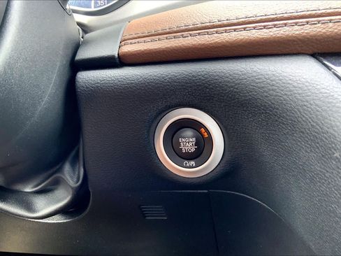 Used 2019 Chrysler Pacifica Limited w/ Advanced Safetytec Group FWD image 33