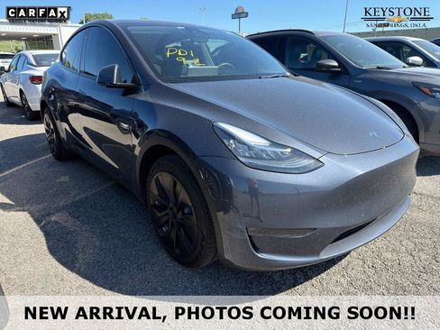Used 2023 Tesla Model Y Long Range AWD/4WD image 1