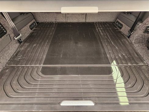 New 2026 Land Rover Range Rover Long Wheelbase SE image 23