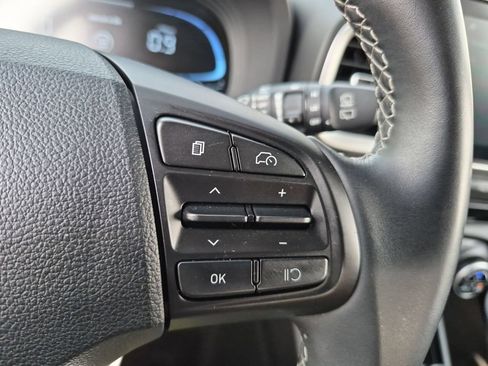 Used 2025 Hyundai Venue SEL FWD image 21