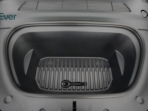 Used 2022 Tesla Model Y Long Range image 25