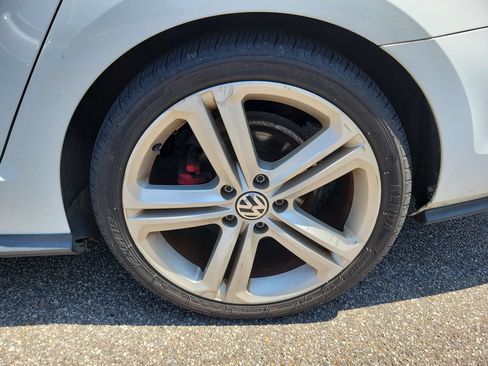 Used 2017 Volkswagen Jetta GLI FWD image 9