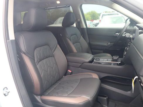 New 2026 Nissan Pathfinder Platinum AWD/4WD image 22