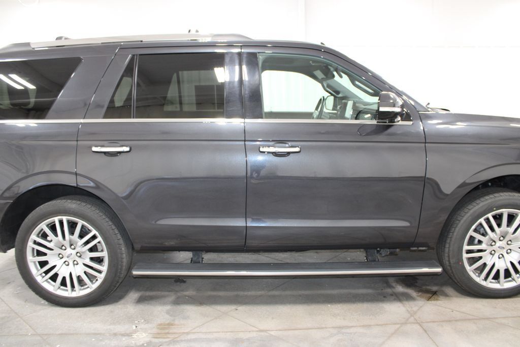 Used 2024 Ford Expedition Limited AWD/4WD image 11