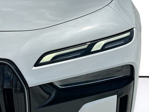 Certified 2025 BMW 740i w/ Premium Package RWD image 32