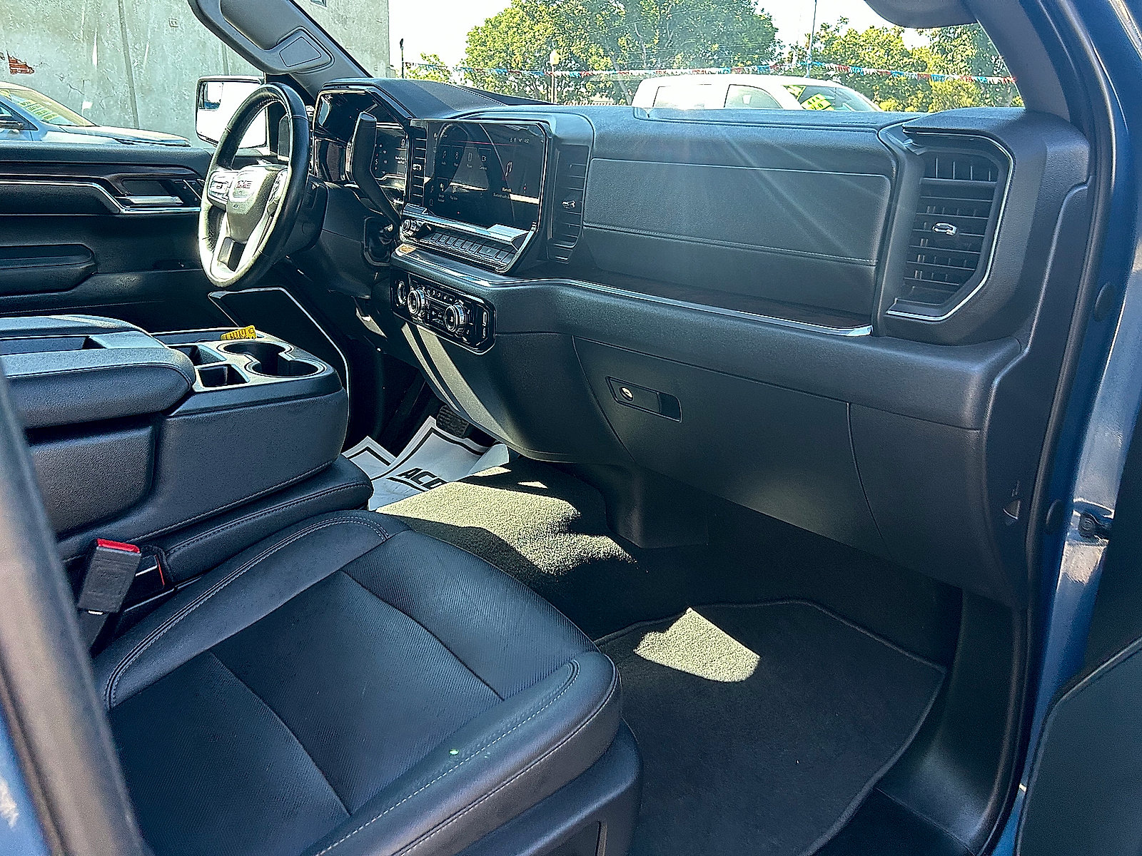 Used 2024 GMC Sierra 1500 SLT AWD/4WD image 27
