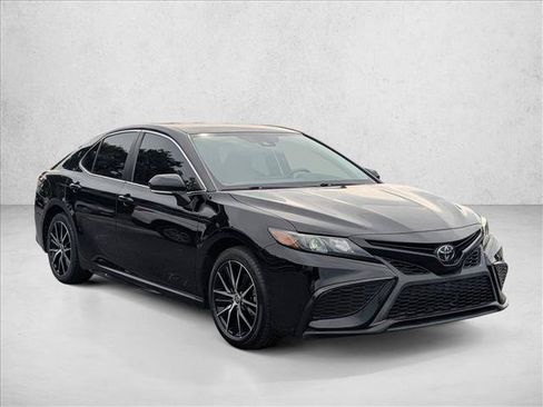 Used 2023 Toyota Camry SE FWD image 3
