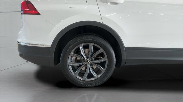 Used 2022 Volkswagen Tiguan SE AWD/4WD image 22