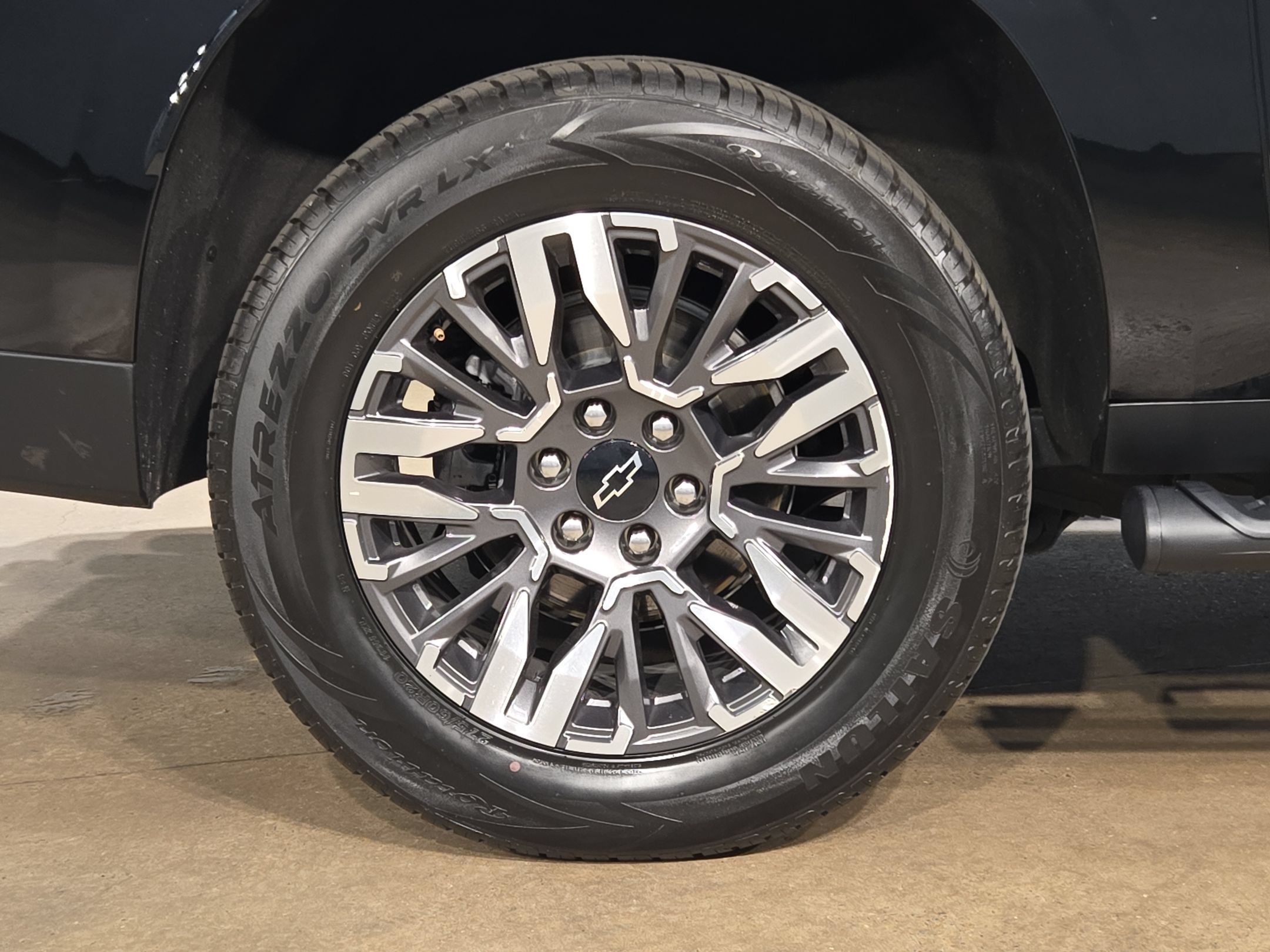Used 2025 Chevrolet Suburban Z71 AWD/4WD image 15