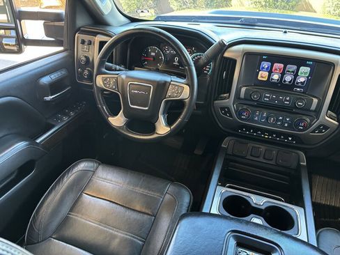 Used 2017 GMC Sierra 2500 Denali w/ Duramax Plus Package AWD/4WD image 30