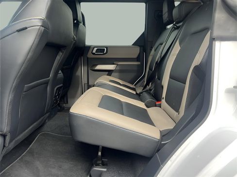 Used 2023 Ford Bronco Wildtrak image 38