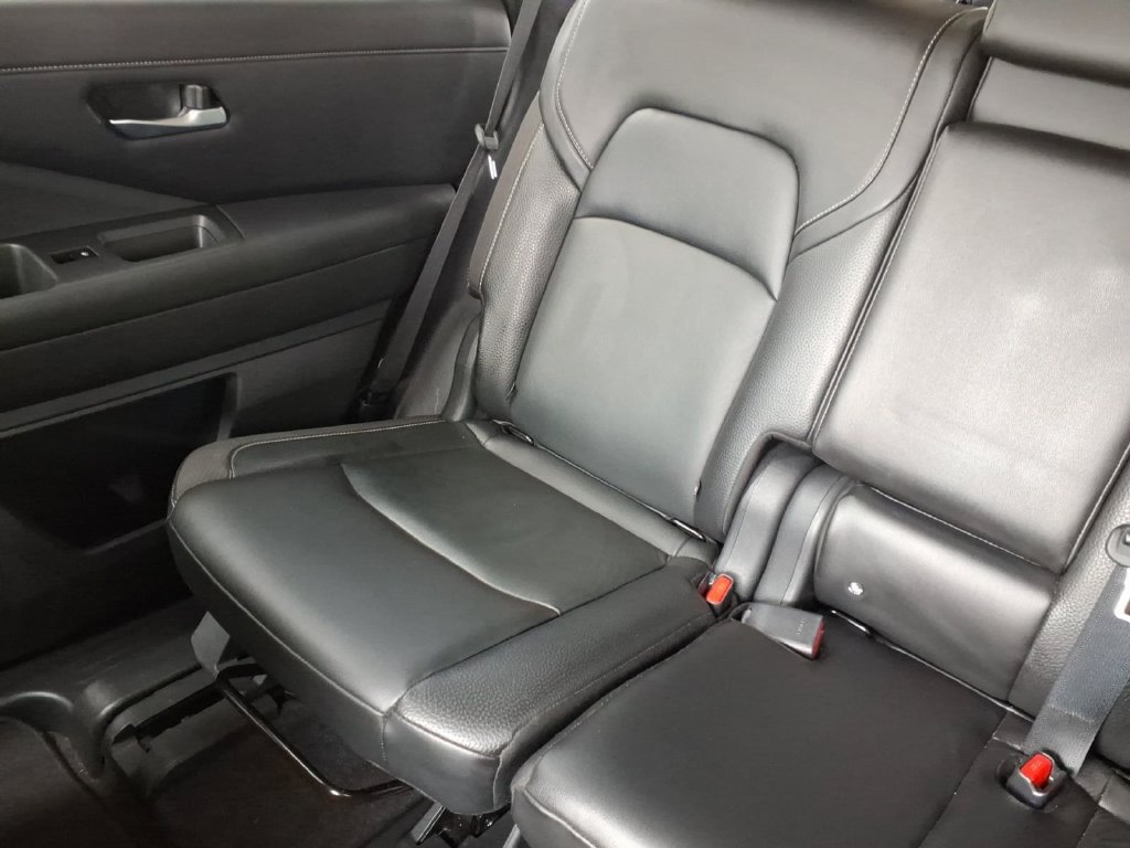 Used 2023 Nissan Pathfinder SL FWD image 16