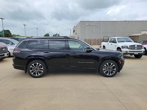 Used 2023 Jeep Grand Cherokee L Overland w/ Luxury Tech Group IV AWD/4WD image 2