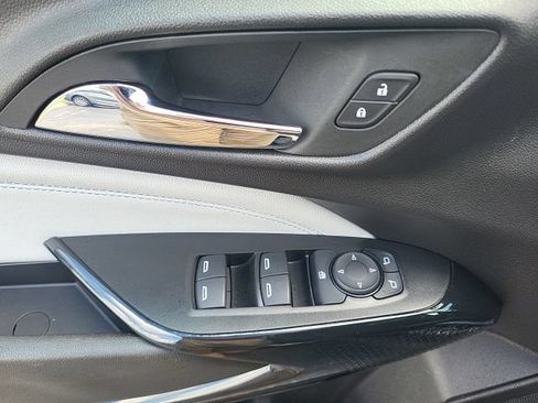 Used 2022 Chevrolet Trax LT FWD image 22