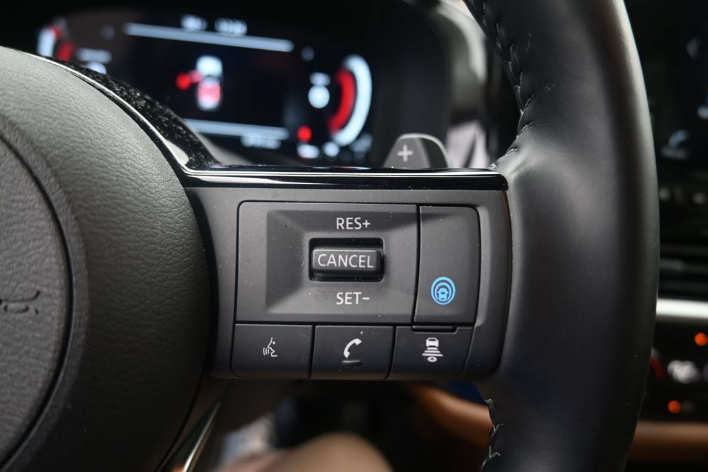 Used 2025 Nissan Pathfinder Platinum AWD/4WD image 25