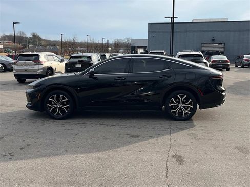 Used 2023 Toyota Crown XLE image 8