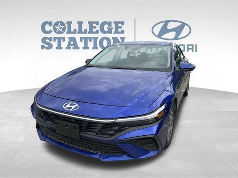 Used 2025 Hyundai Elantra SE FWD image 10