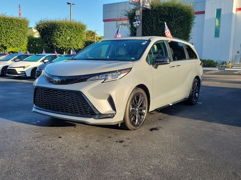 Used 2026 Toyota Sienna XSE FWD image 6