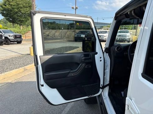 Used 2017 Jeep Wrangler Unlimited Sport w/ Quick Order Package 23S AWD/4WD image 6
